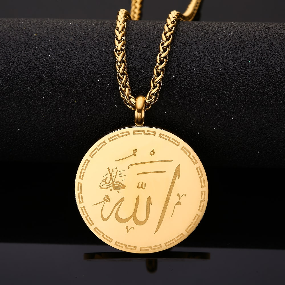 Collier pendentif art lettrage en acier inoxydable plaqué or 18 carats