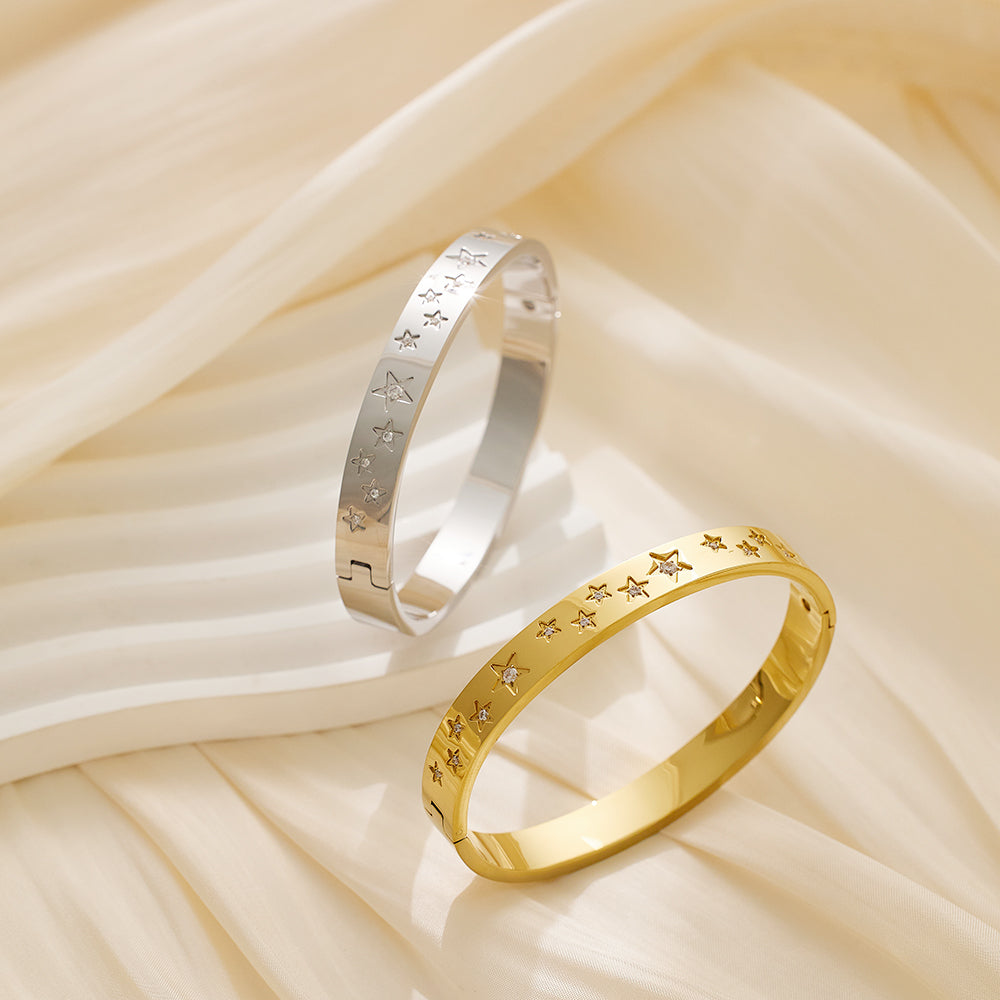 Armband aus Edelstahl mit 18 Karat Goldplattierung und fünfzackigem Stern und Diamanten