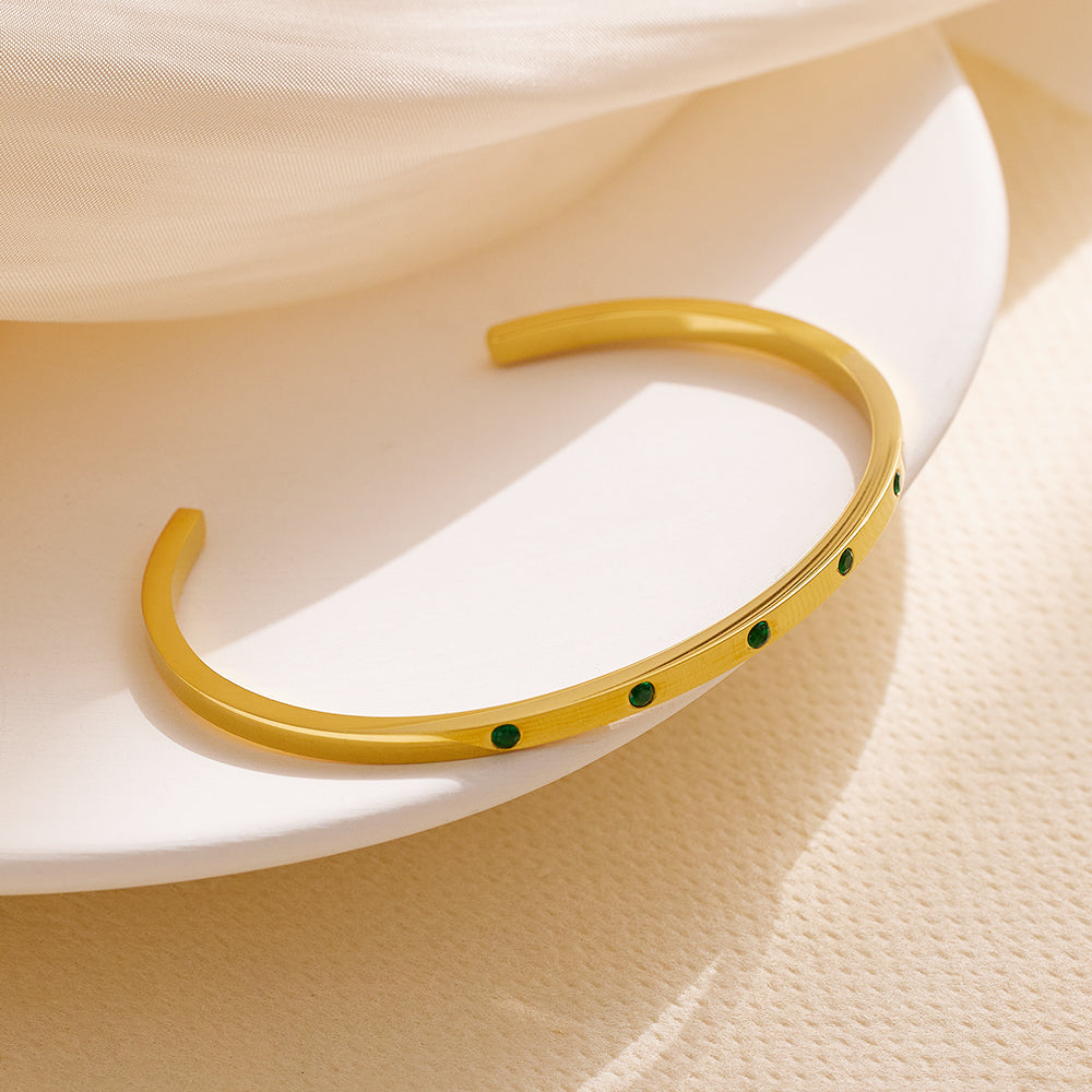 Edelstahlarmband mit 18 Karat Goldbeschichtung und fünf kleinen Diamanten