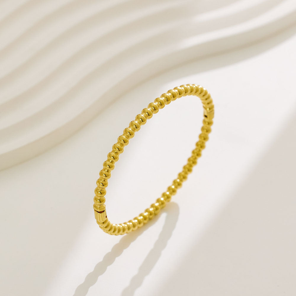 Perlen-Schnapparmband aus Edelstahl mit 18 Karat Goldbeschichtung