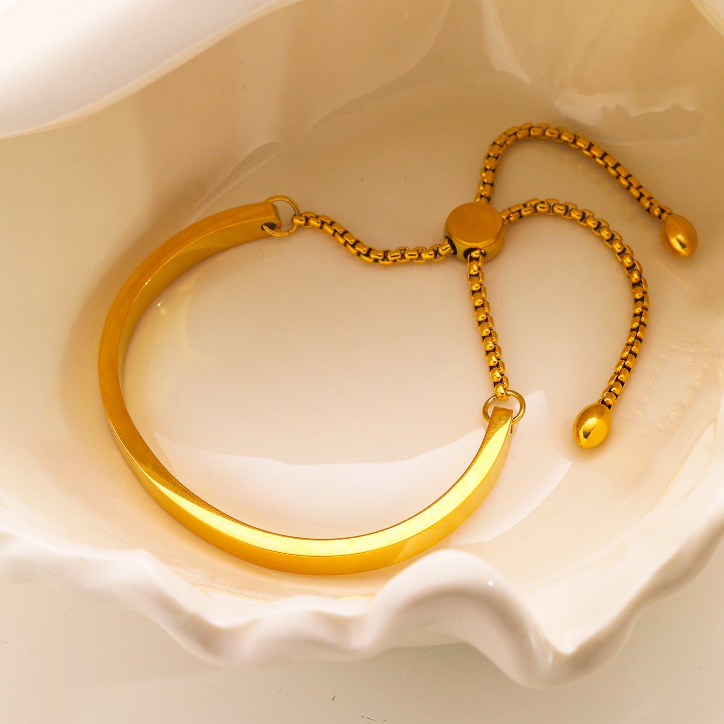 Armband aus Edelstahl mit 18 Karat Goldbeschichtung