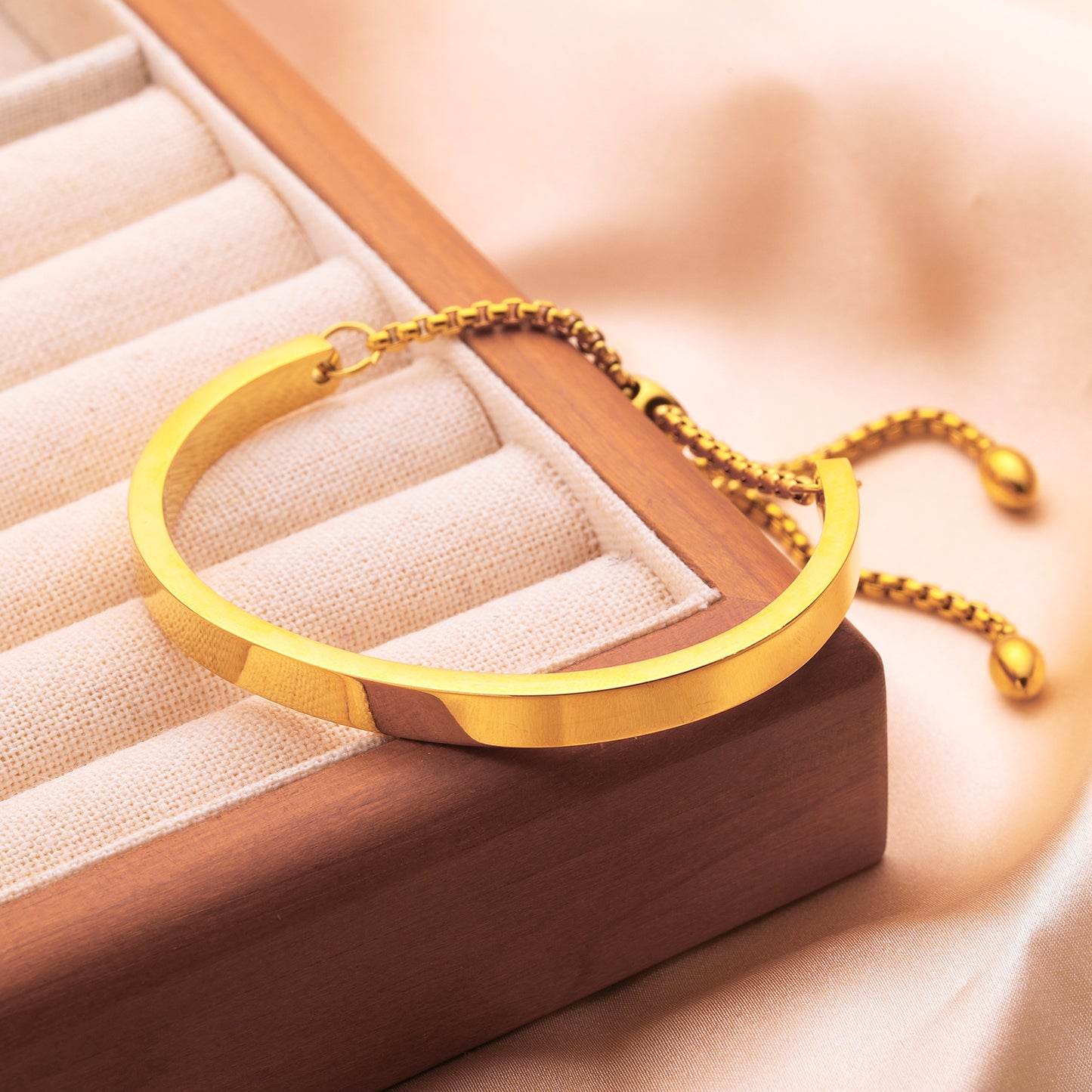 Armband aus Edelstahl mit 18 Karat Goldbeschichtung