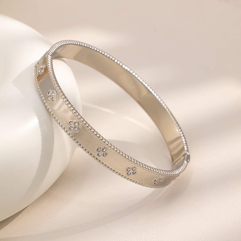 316 Stainless Steel 18K Gold Plated Clover Clasp Bracelet | 8MM Wide Sparkling Design