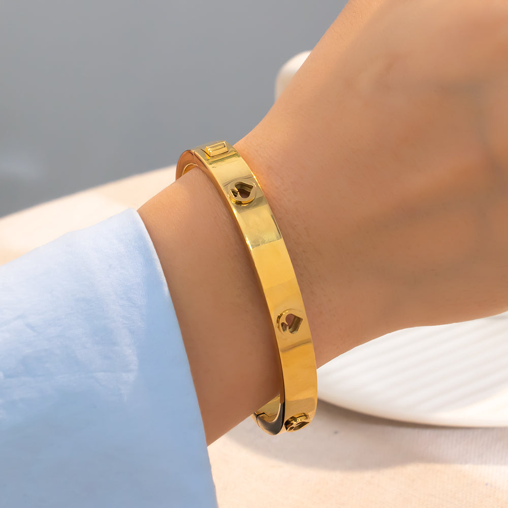 316 Stainless Steel 18K Gold Plated Heart Clasp Bracelet | Delicate & Fashionable Accent