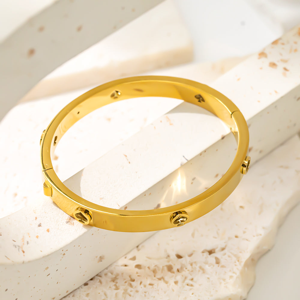 316 Stainless Steel 18K Gold Plated Heart Clasp Bracelet | Delicate & Fashionable Accent