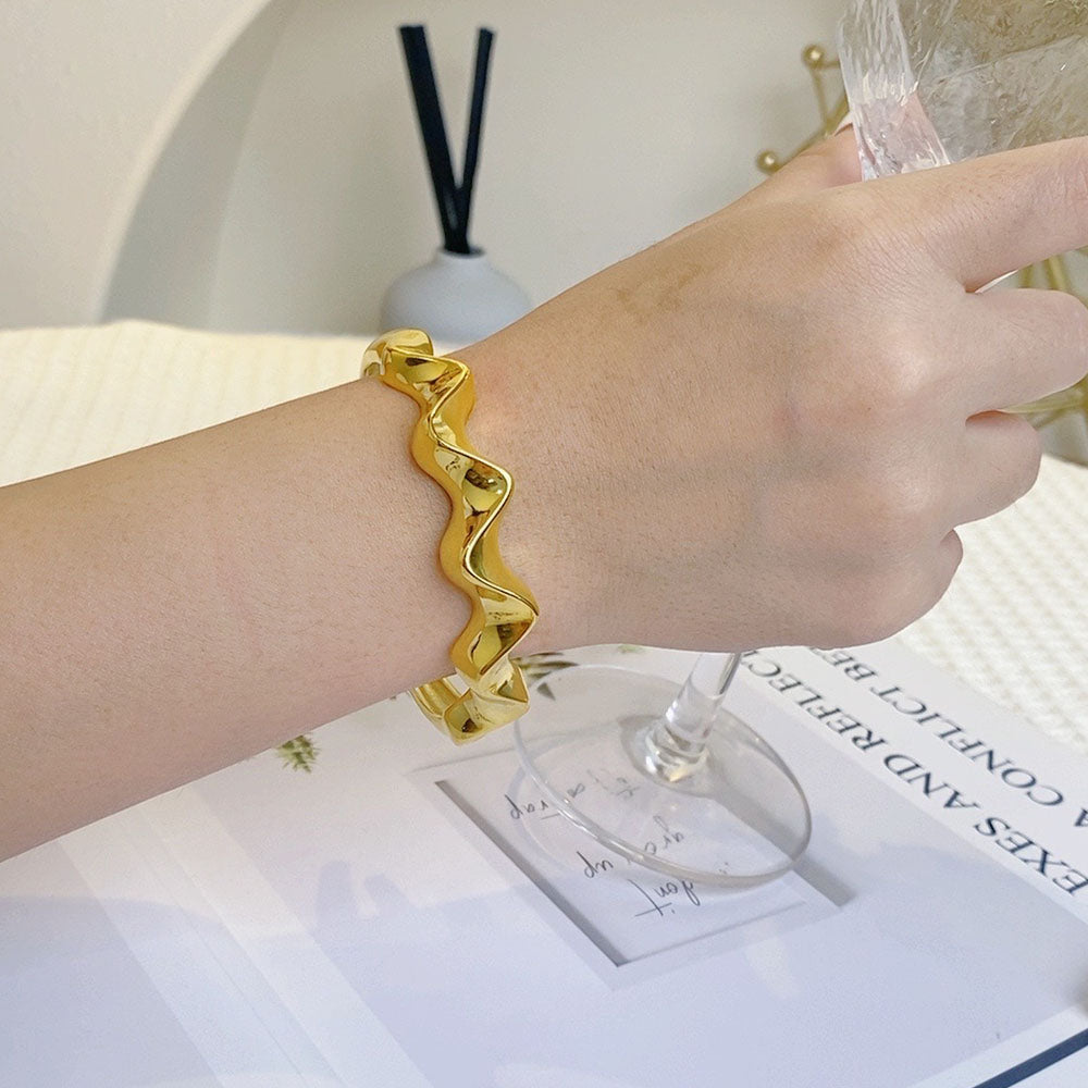 316 Stainless Steel 18K Wave C-Shaped Bracelet | Stylish Open Design