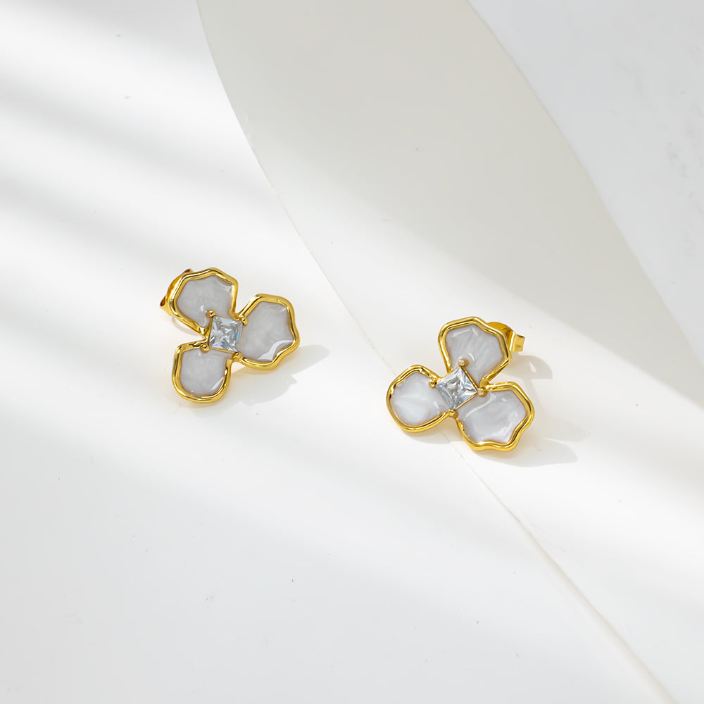 Three-Petal Flower Stud Earrings – 316L Stainless Steel, Hypoallergenic & Colorful Resin Design
