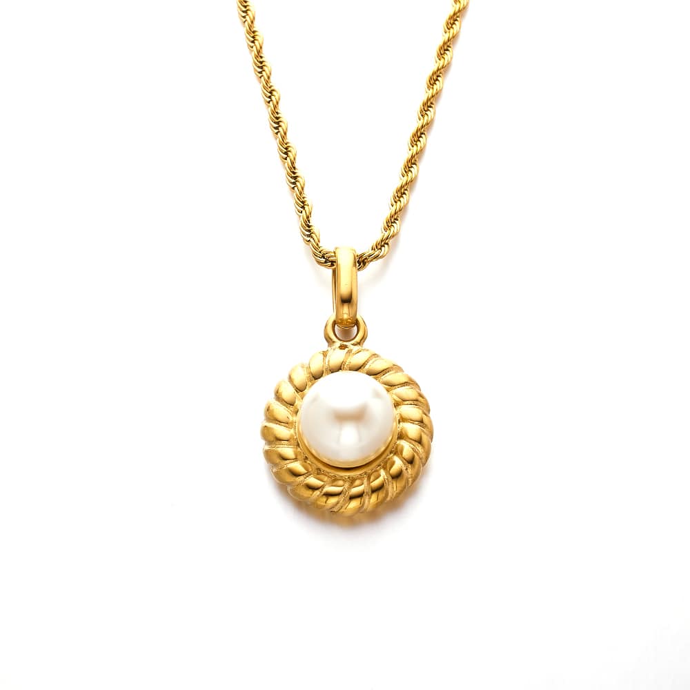 Collier pendentif design en acier inoxydable plaqué or 18 carats