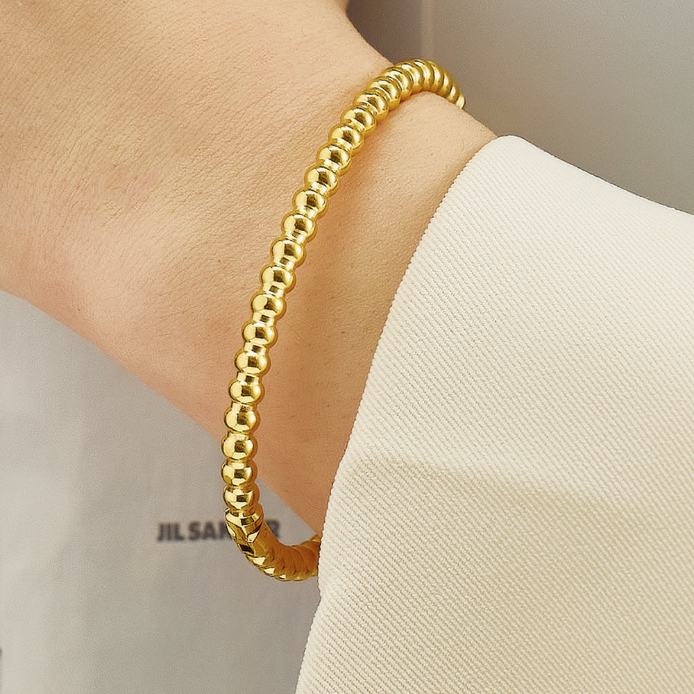 Perlen-Schnapparmband aus Edelstahl mit 18 Karat Goldbeschichtung