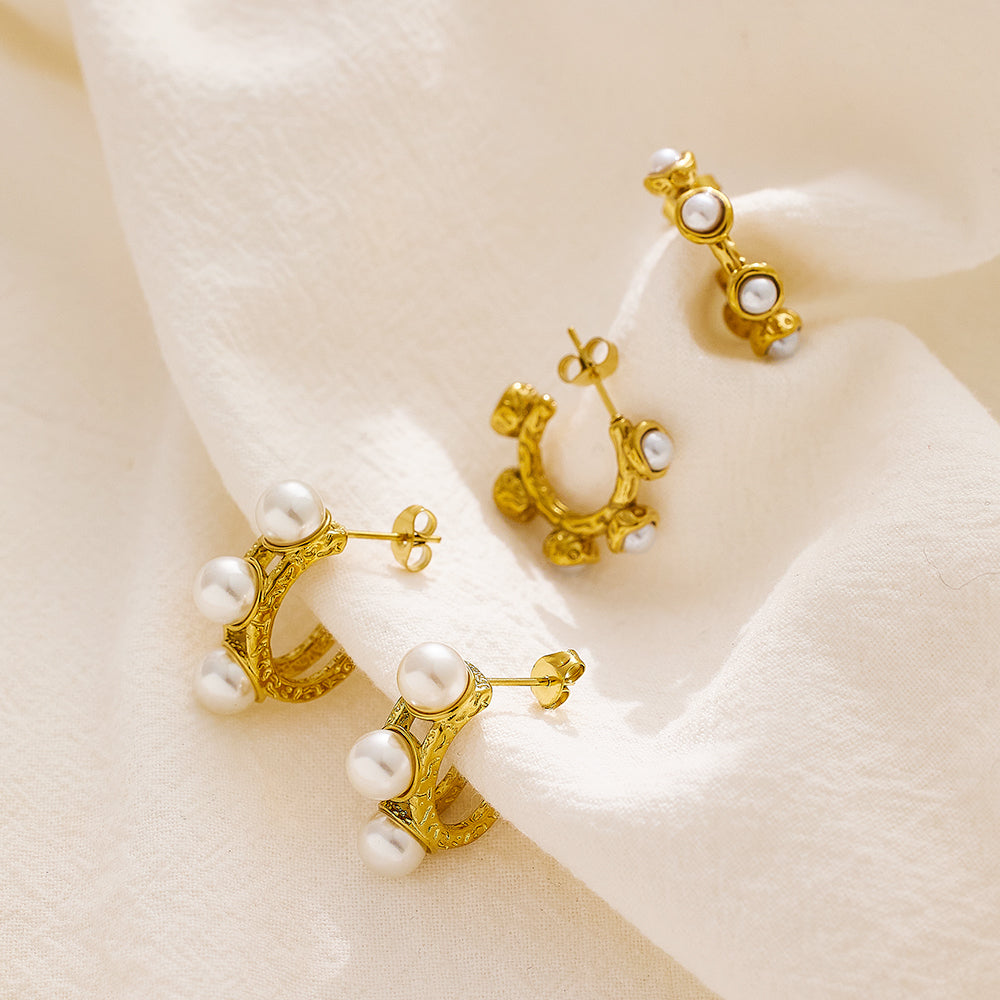 Five pearl earrings in 18-karat gold plated stainless steel