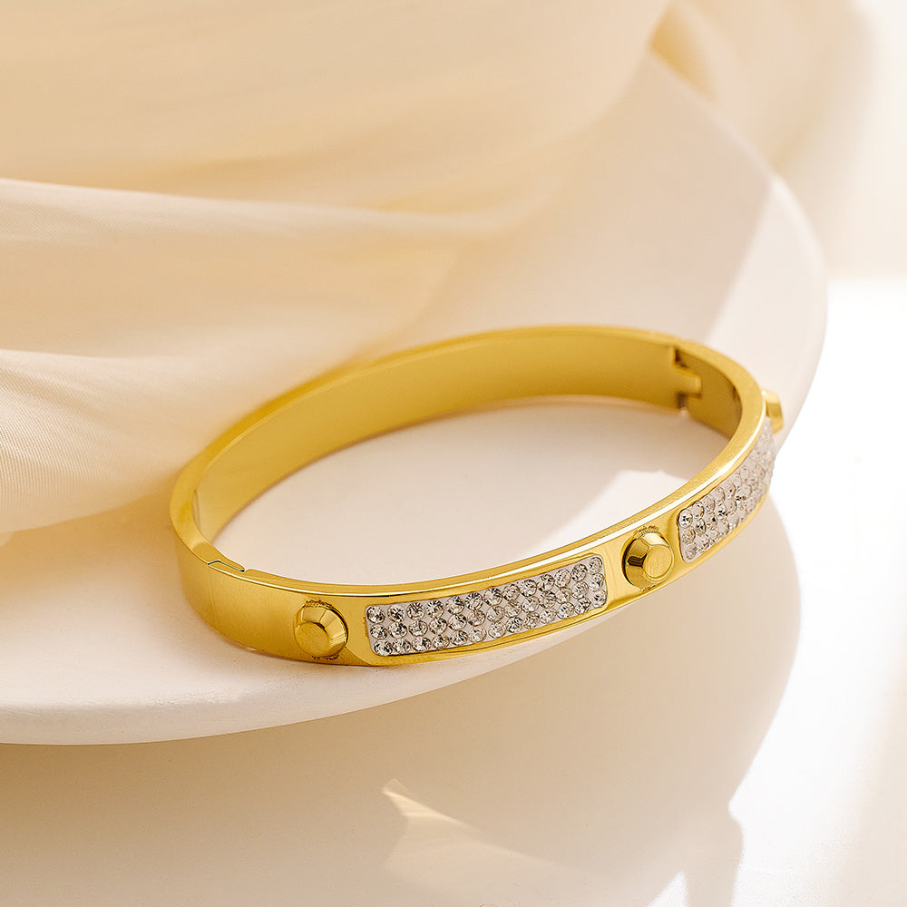 Armband aus Edelstahl mit 18 Karat Gold überzogen und dreifachem Nagelschlamm