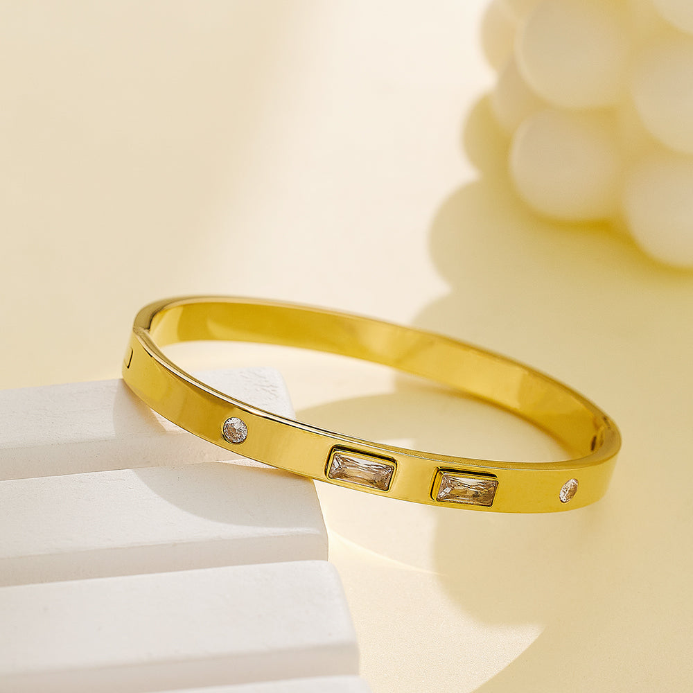 Rechteckiges Armband aus Edelstahl mit 18 Karat Goldauflage
