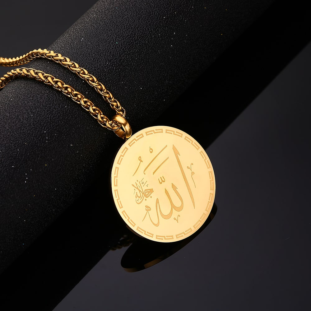 Collier pendentif art lettrage en acier inoxydable plaqué or 18 carats