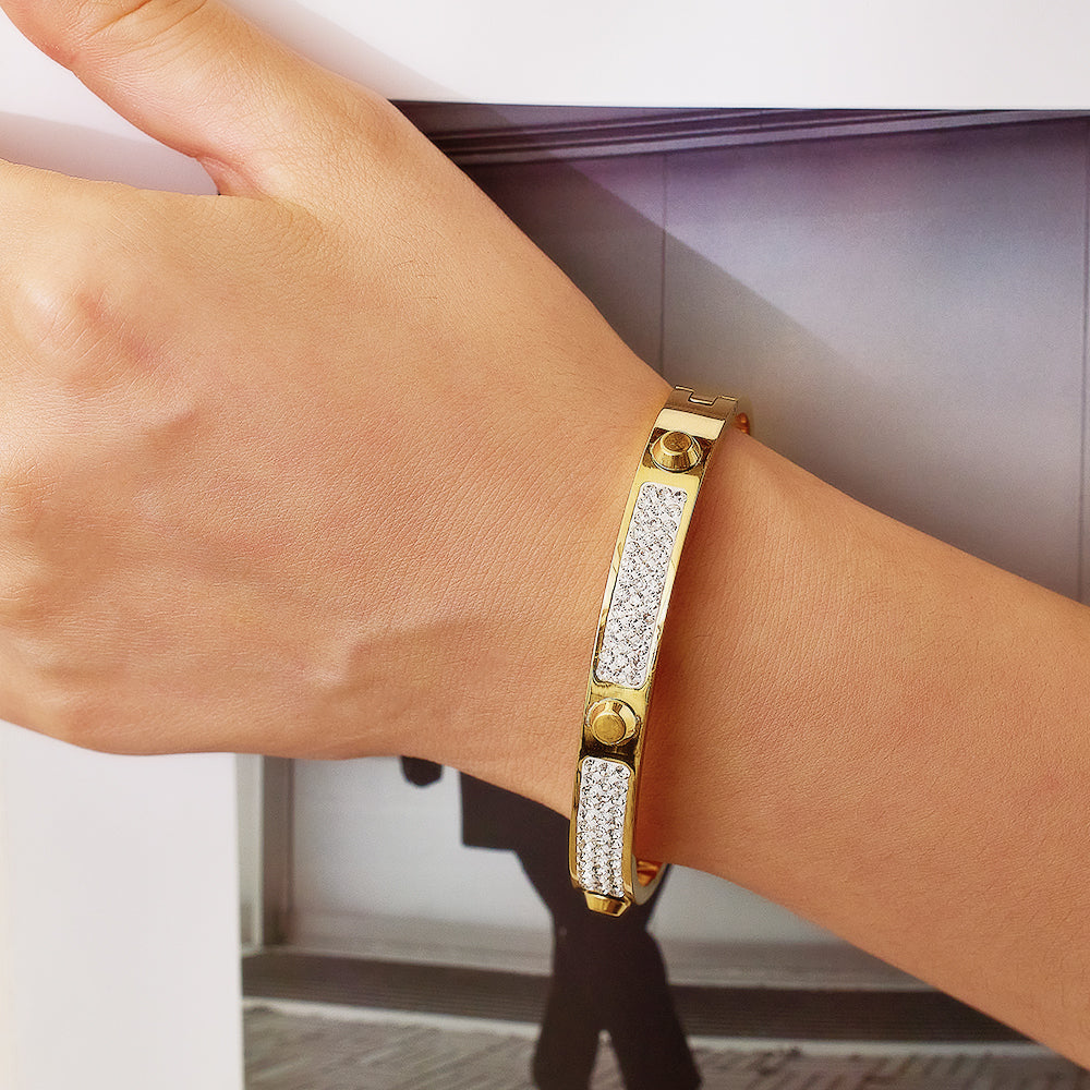 Armband aus Edelstahl mit 18 Karat Gold überzogen und dreifachem Nagelschlamm