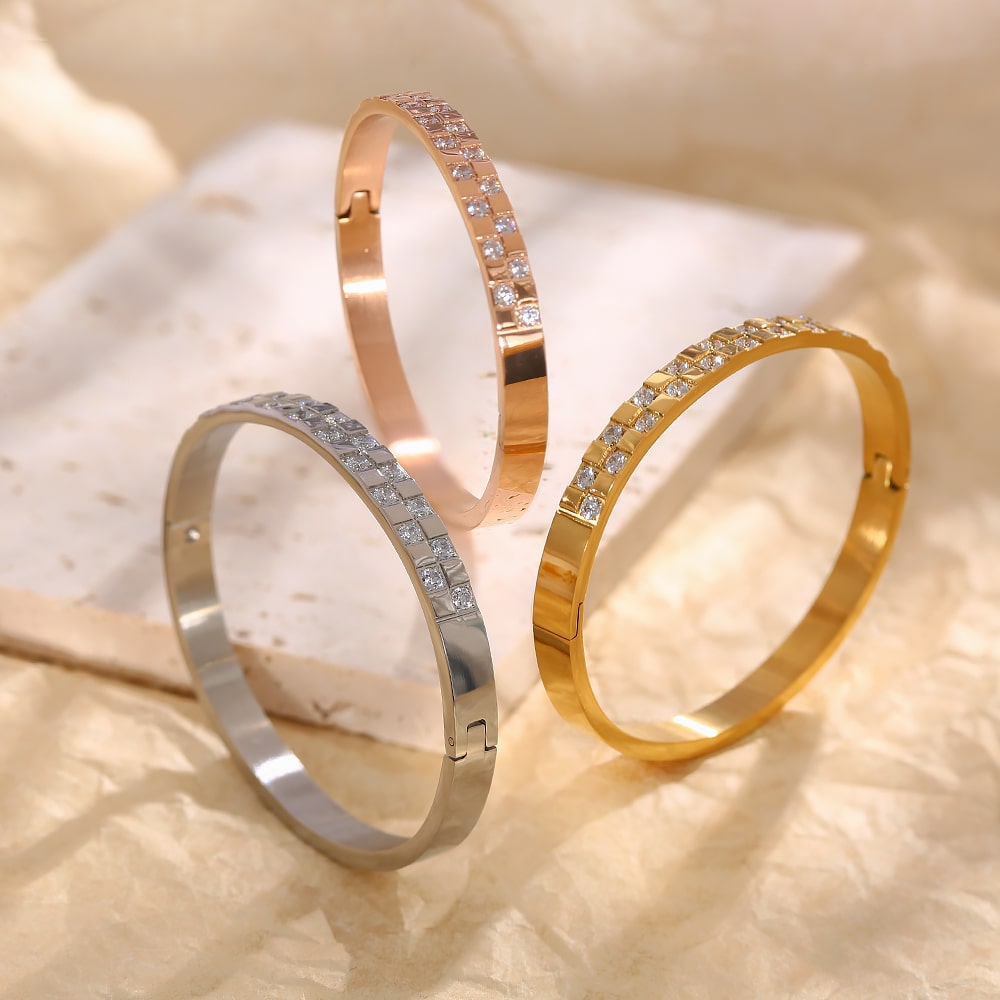 Bracelet en acier inoxydable plaqué or 18 carats avec deux rangées de zircons carrés