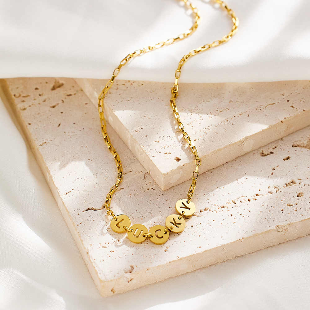 Collier lettre porte-bonheur en acier inoxydable plaqué or 18 carats