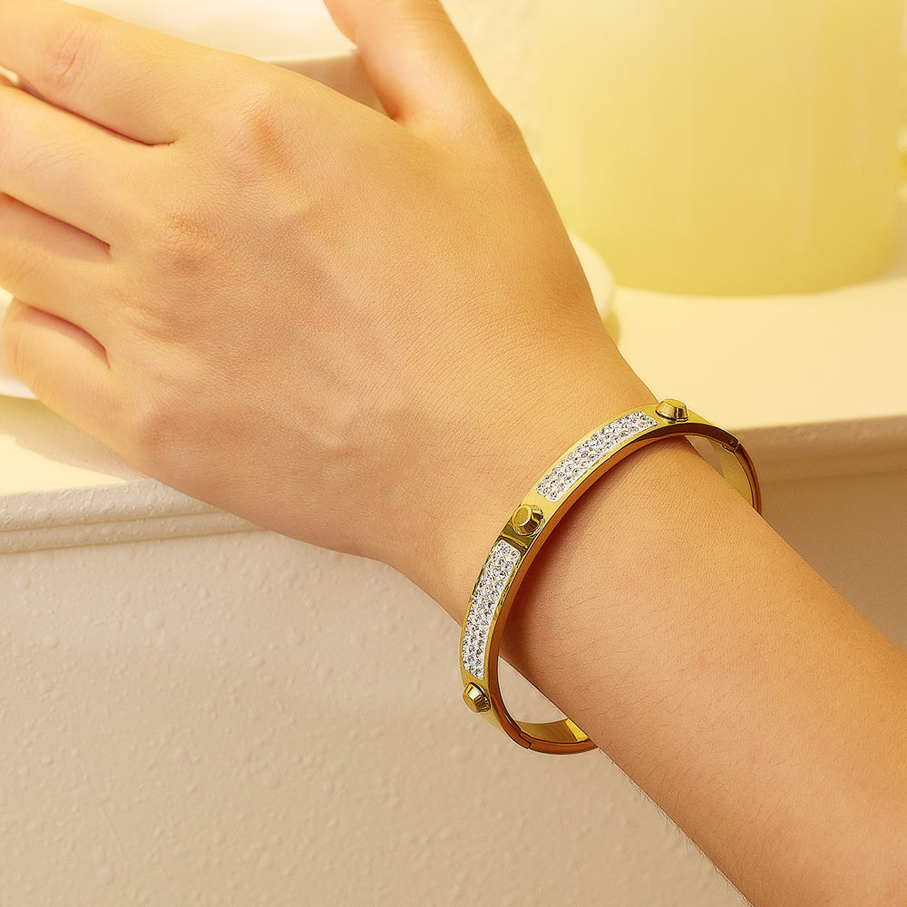 Armband aus Edelstahl mit 18 Karat Gold überzogen und dreifachem Nagelschlamm