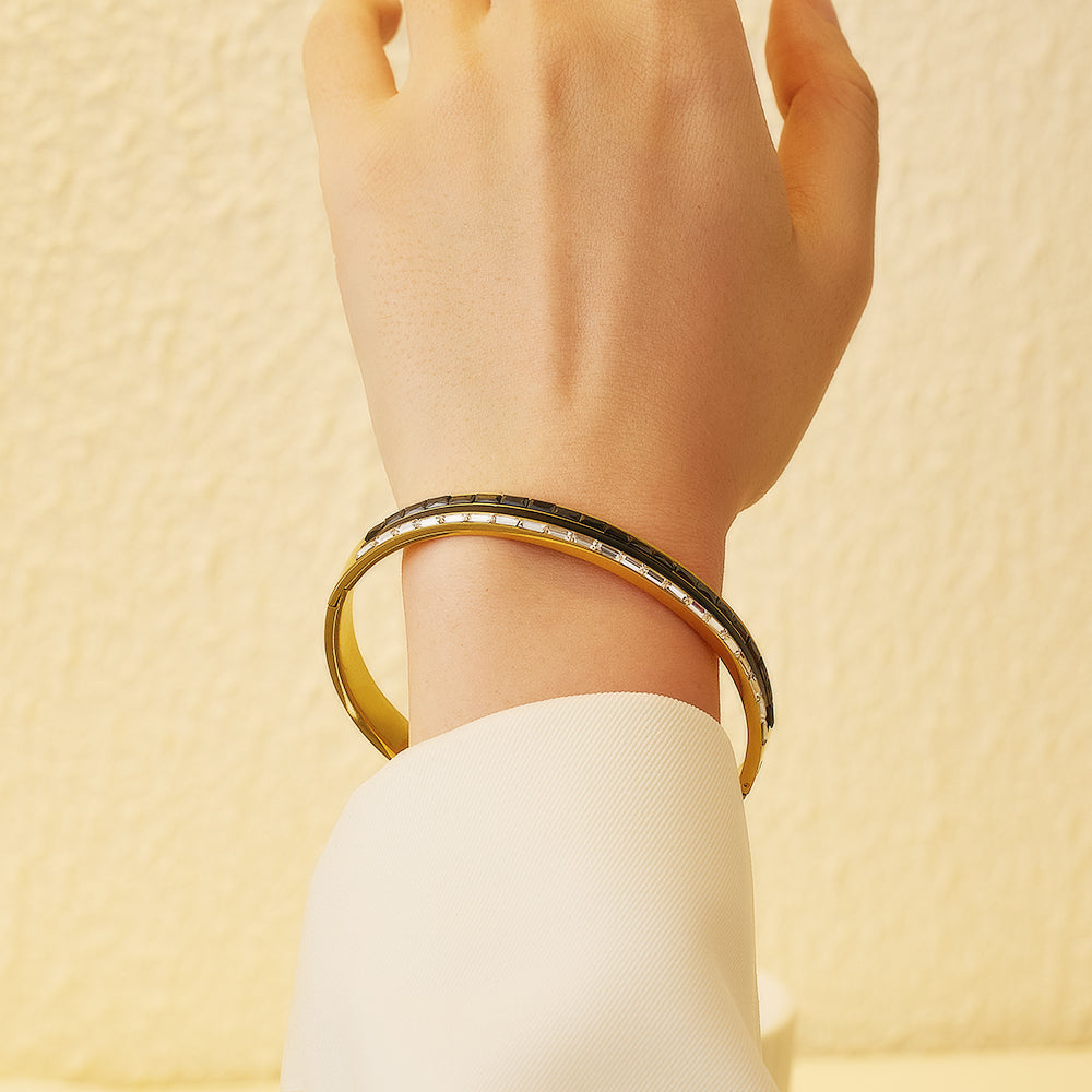 Rechteckiges Armband aus Edelstahl mit 18 Karat Goldbeschichtung und Diamanten