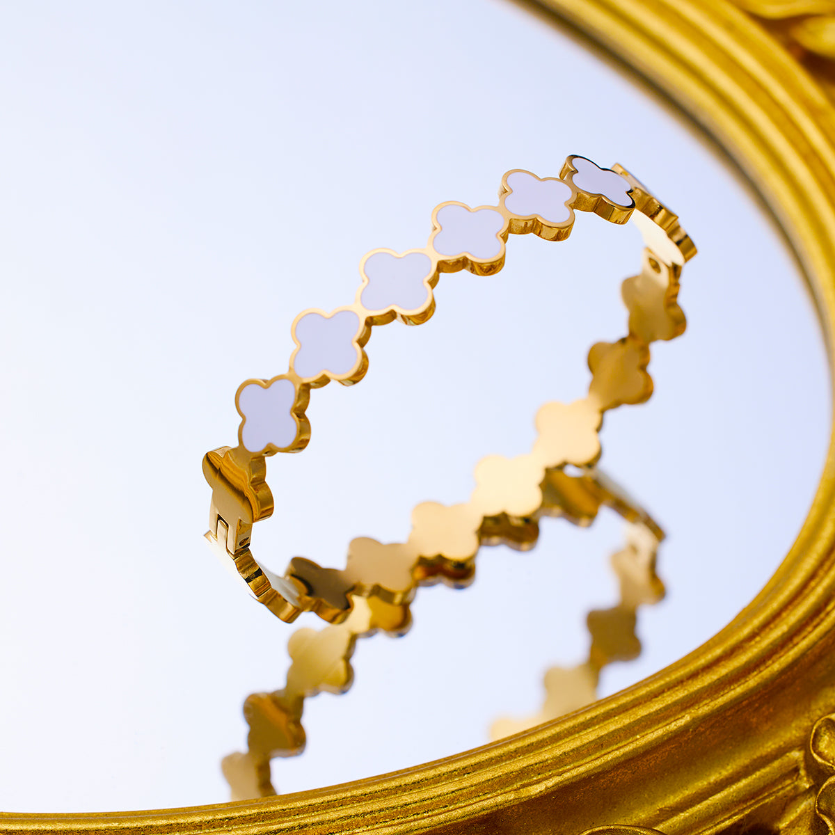 Armband aus Edelstahl mit vierblättrigem Kleeblatt und Schwarz-Weiß-Beschichtung (18 Karat)