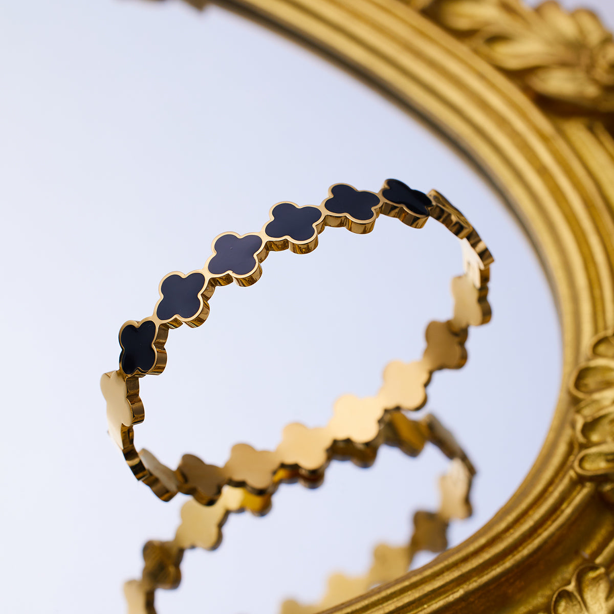 Armband aus Edelstahl mit vierblättrigem Kleeblatt und Schwarz-Weiß-Beschichtung (18 Karat)