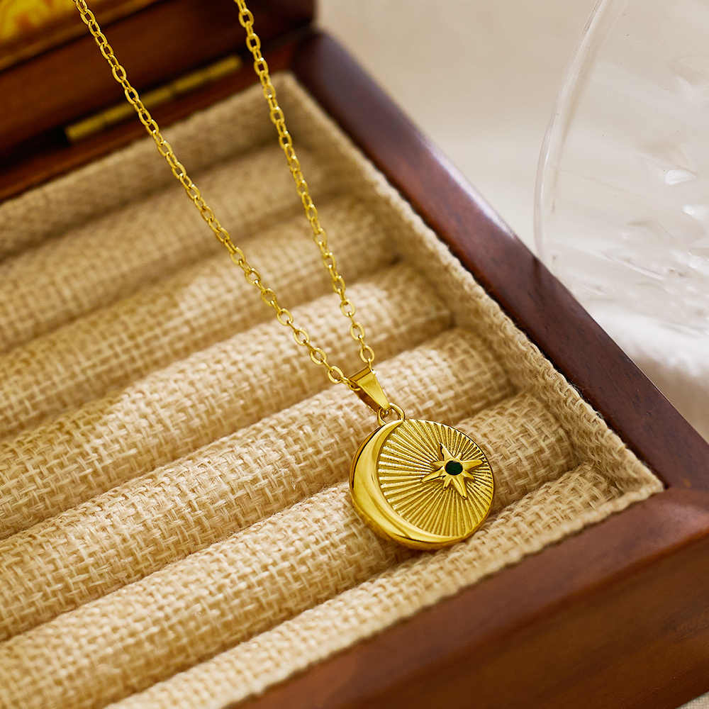 Collier lune 🌙étoile⭐ en acier inoxydable plaqué or 18 carats