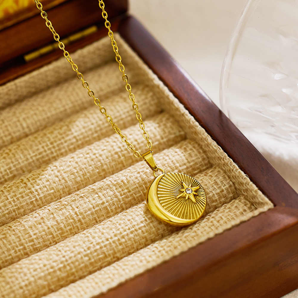Collier lune 🌙étoile⭐ en acier inoxydable plaqué or 18 carats