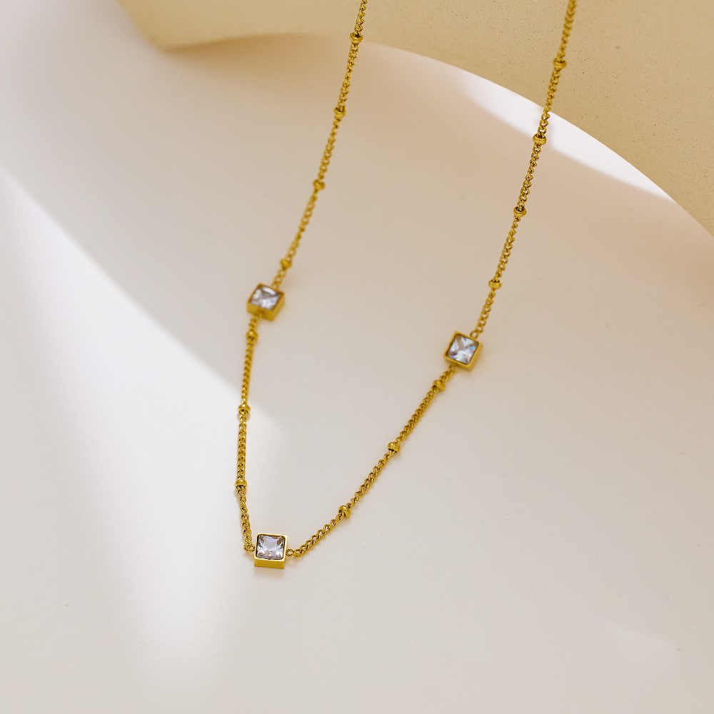 Halskette aus Edelstahl mit 18 Karat Goldplattierung und Zirkonia