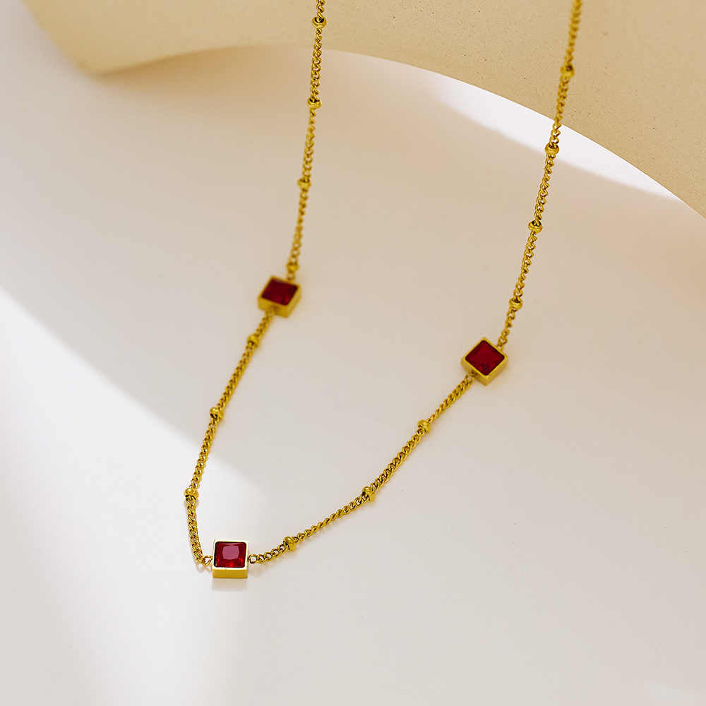 Collier en acier inoxydable et zircons plaqués or 18 carats