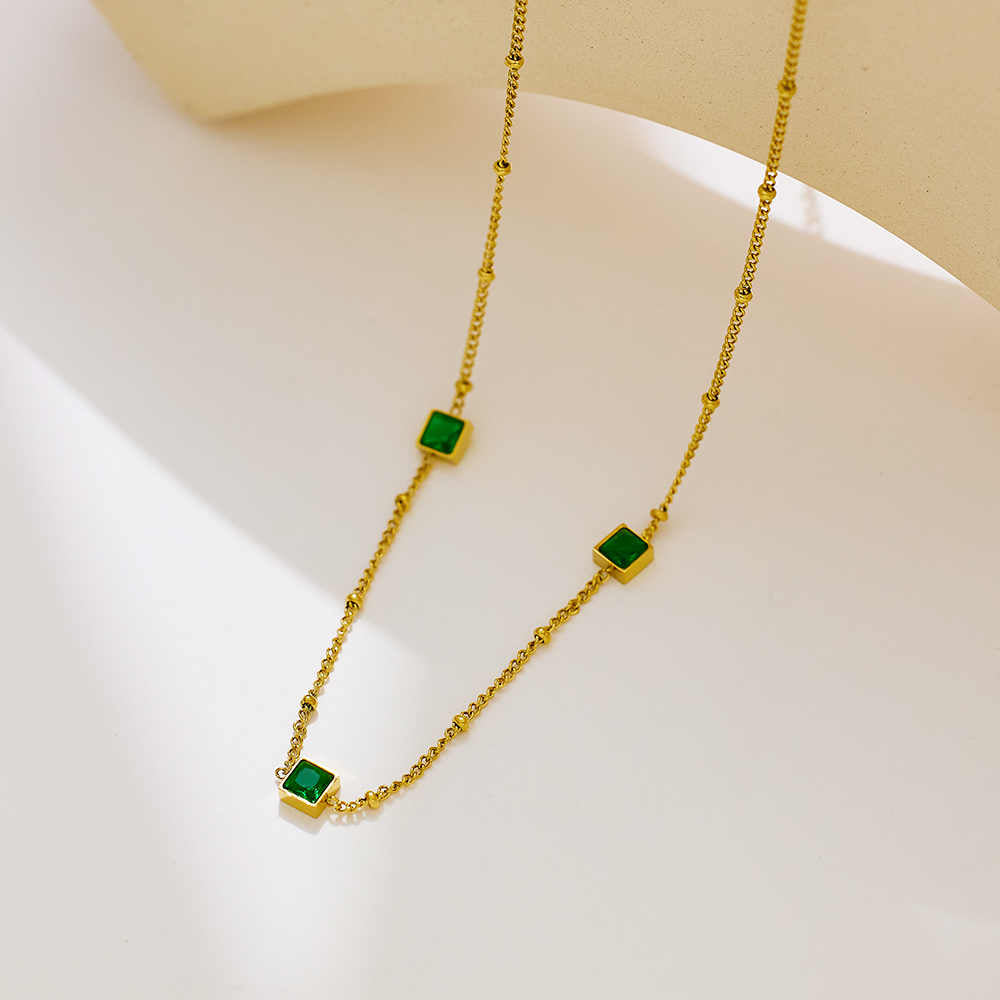 Collier en acier inoxydable et zircons plaqués or 18 carats
