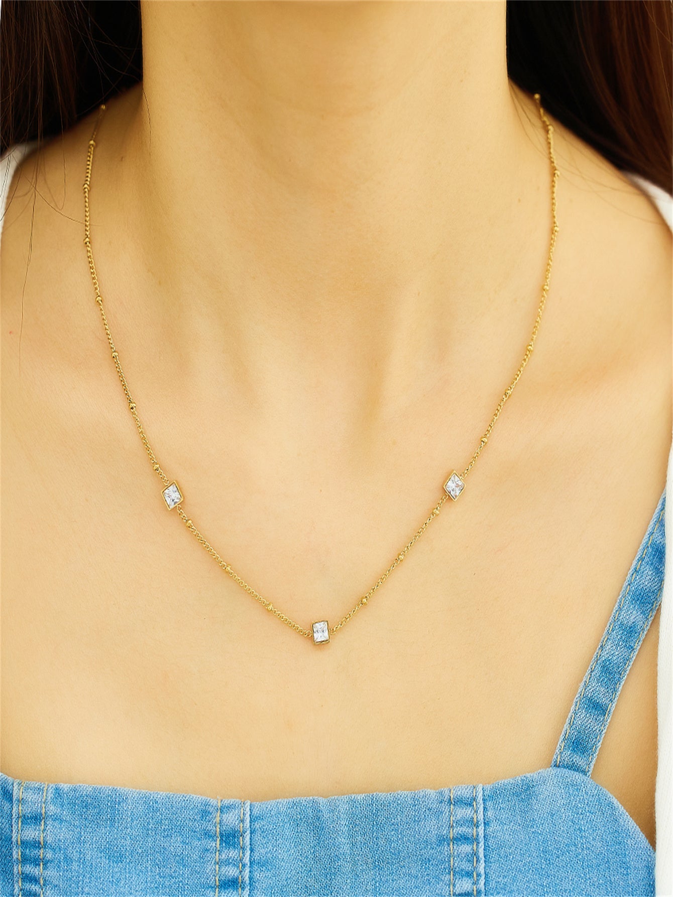 Halskette aus Edelstahl mit 18 Karat Goldplattierung und Zirkonia