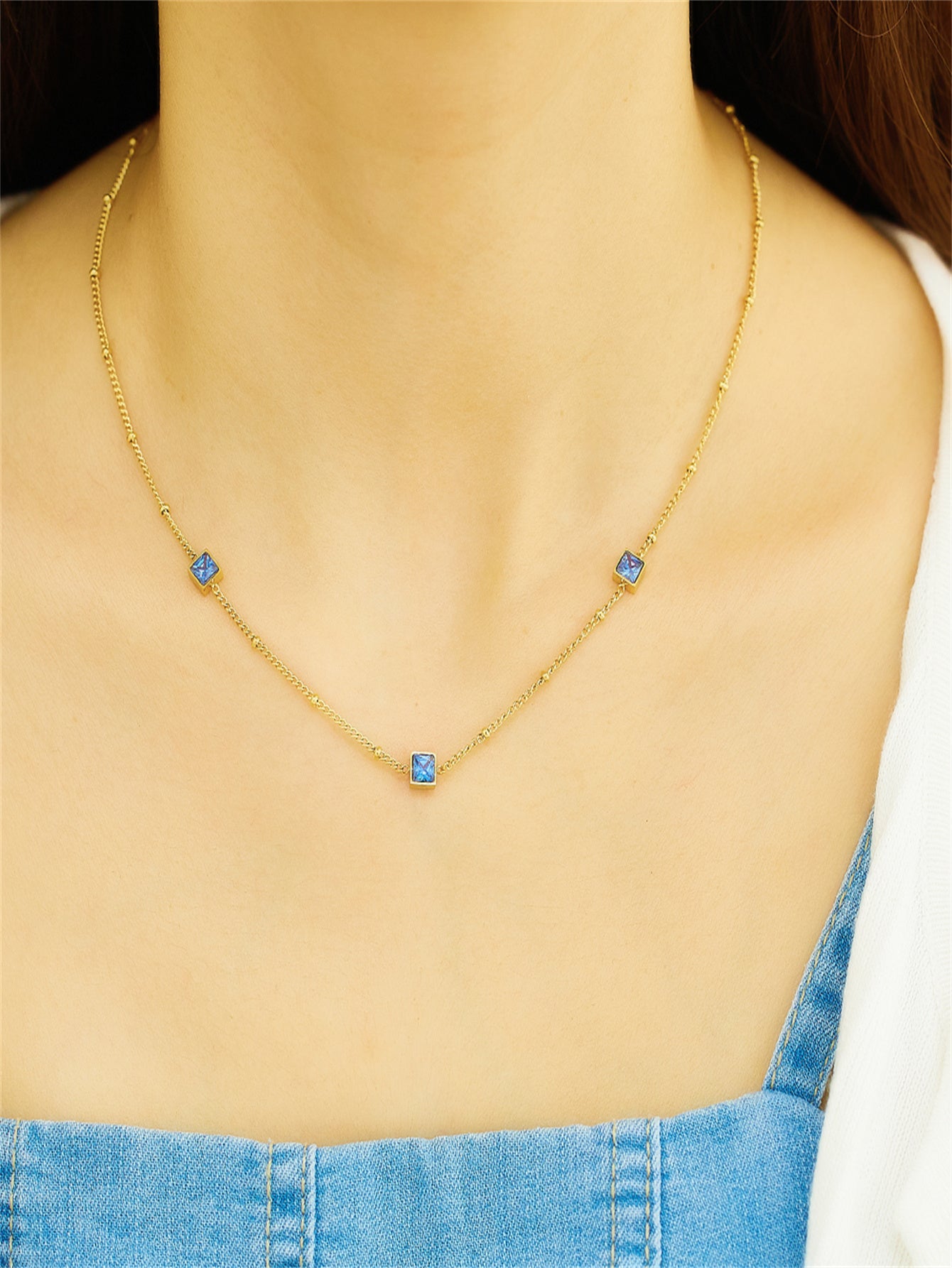 Collier en acier inoxydable et zircons plaqués or 18 carats