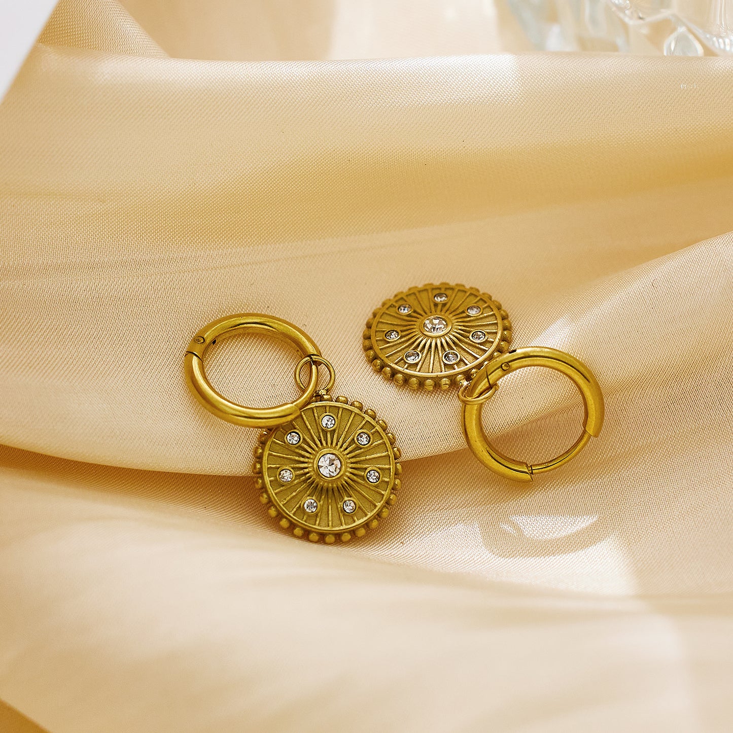 Stainless steel plated 18k gold round cake earrings