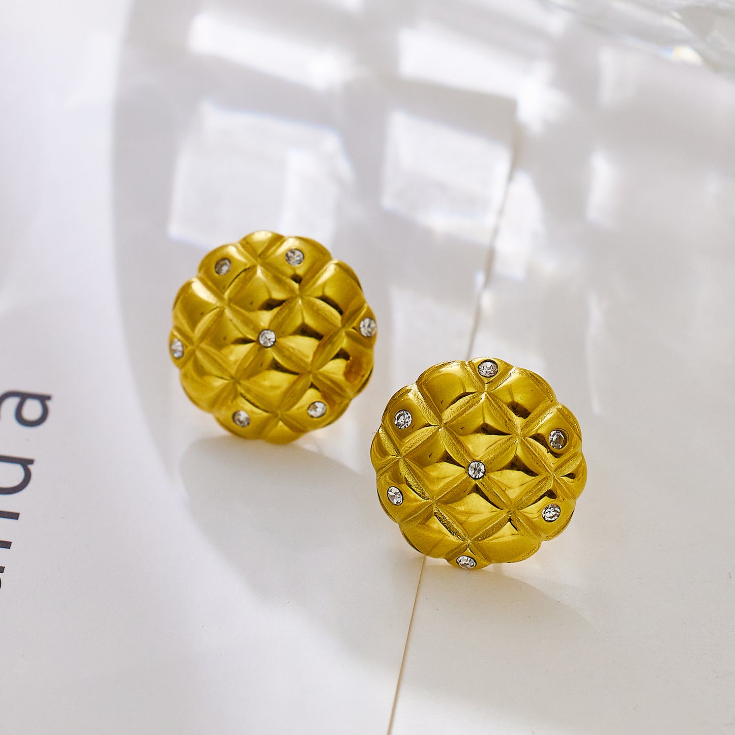 Boucles d'oreilles en acier inoxydable plaqué or 18 carats avec diamants