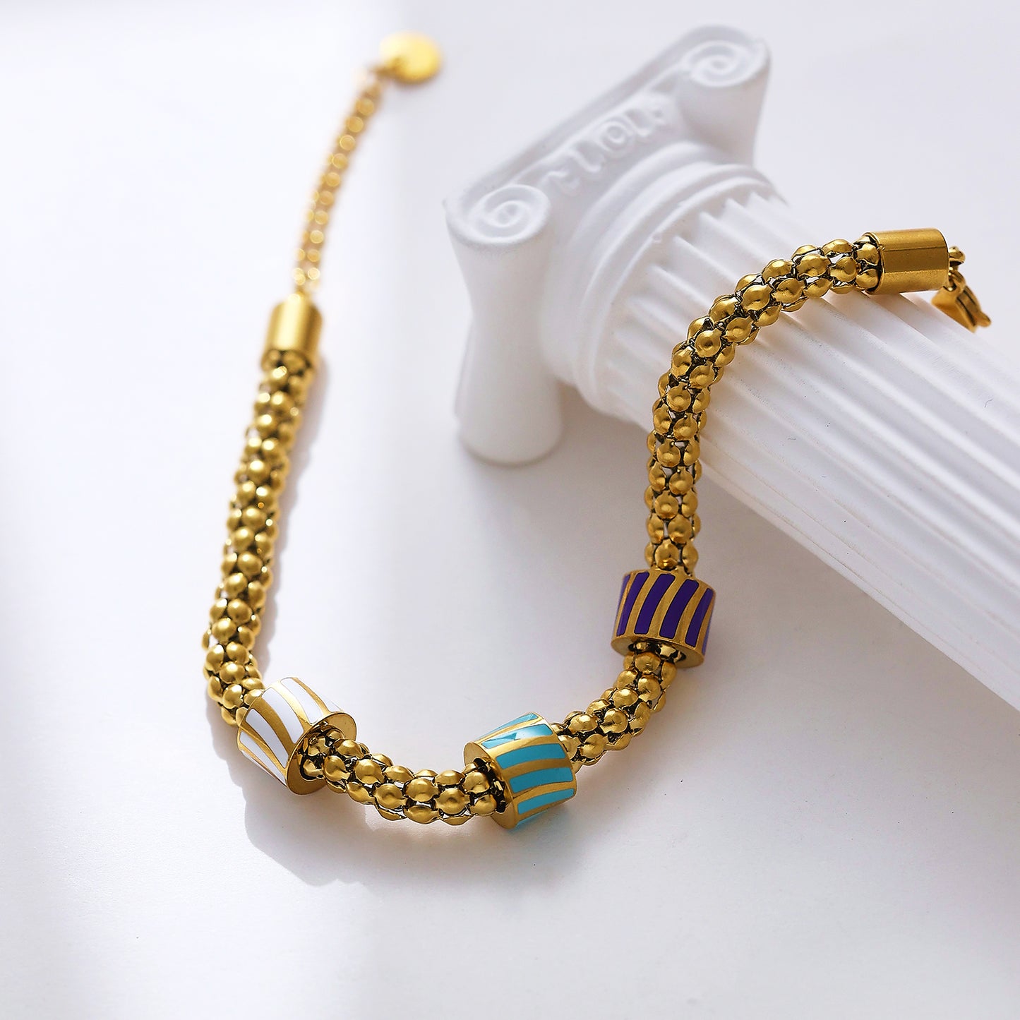 Dreifarbiges Armband aus Edelstahl mit 18 Karat Goldauflage