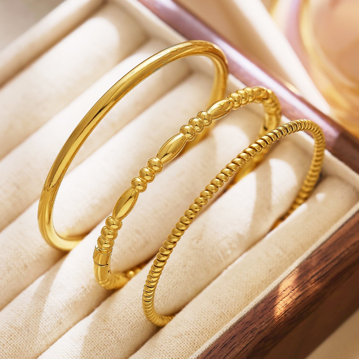 Triplex-Armband aus Edelstahl mit 18 Karat Goldauflage