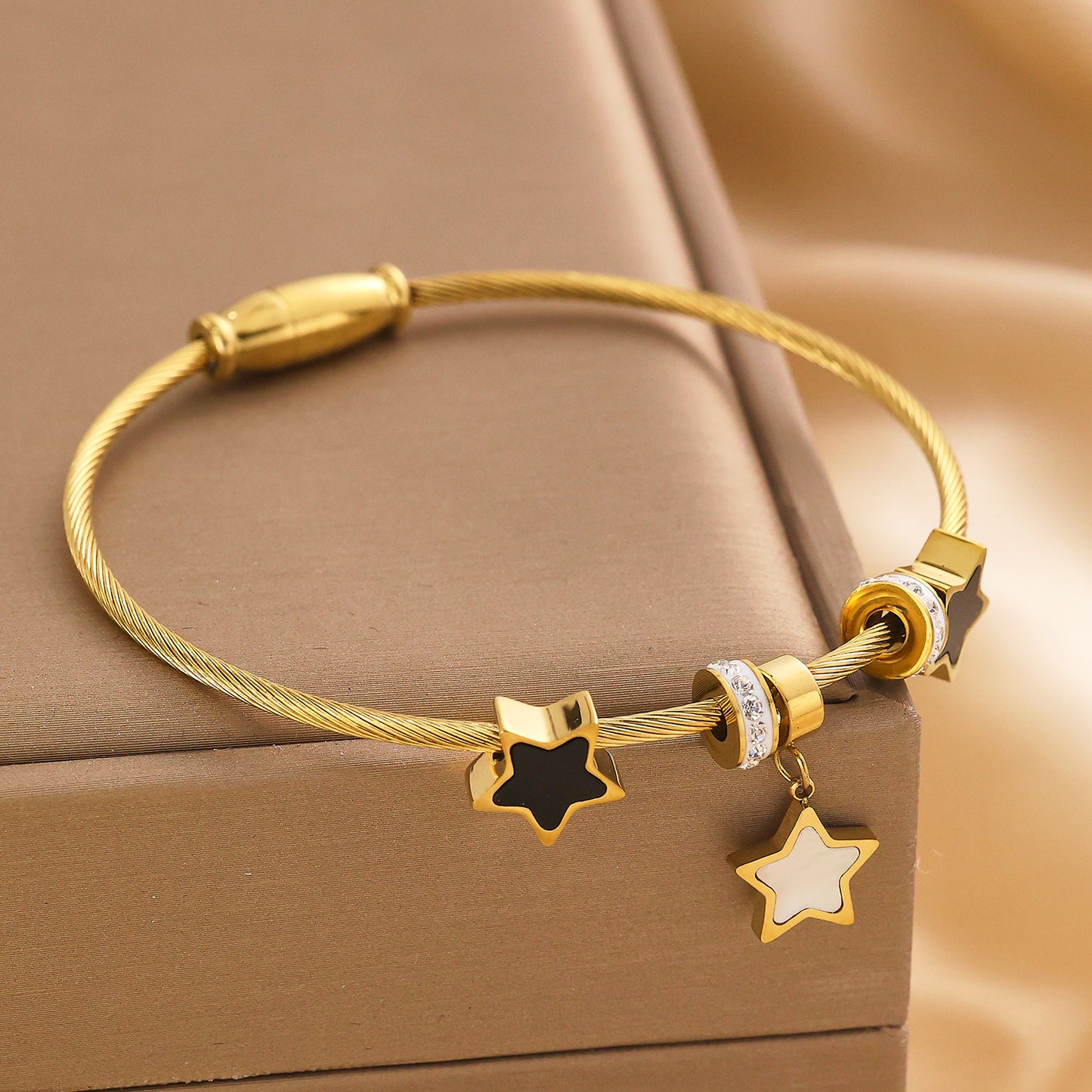 Stainless steel plated gold pendant bracelet (width 2mm Pendant 10mm)