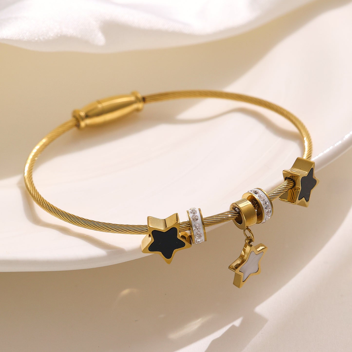 Stainless steel plated gold pendant bracelet (width 2mm Pendant 10mm)