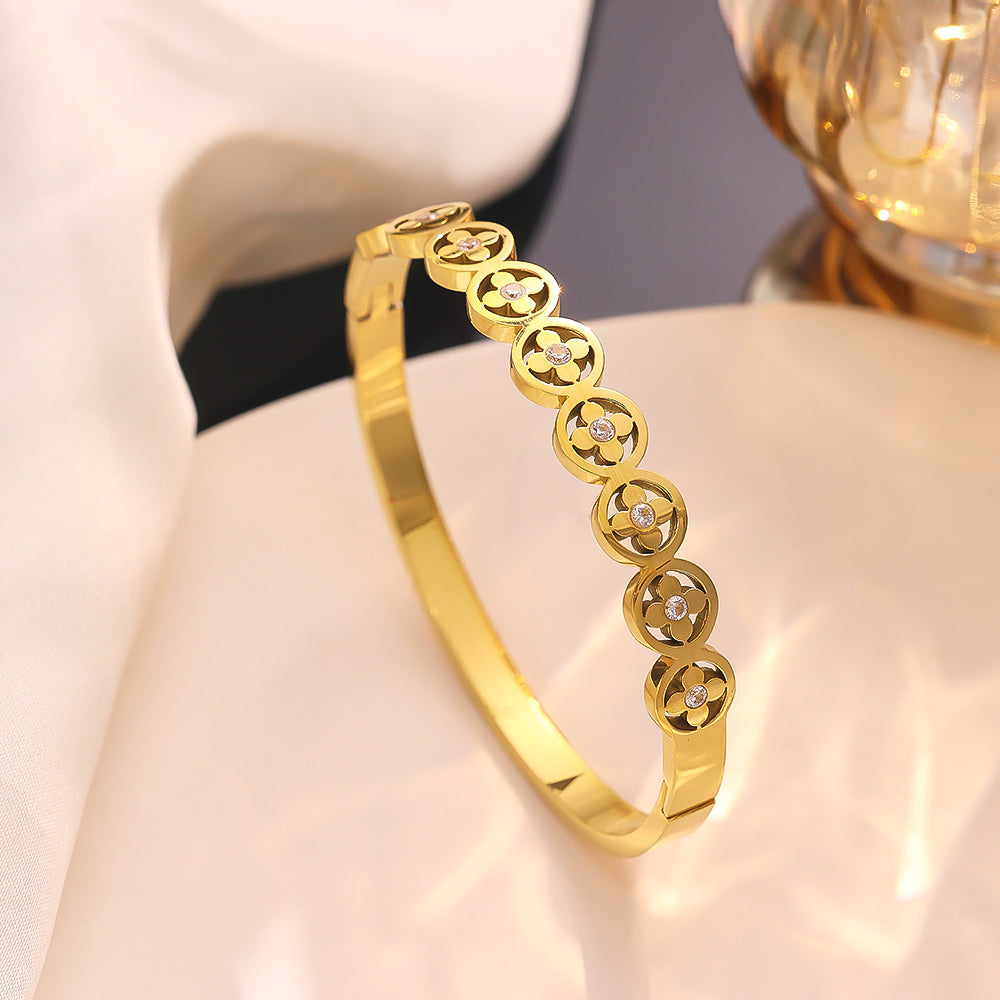 Armband aus Edelstahl mit 18 Karat Goldplattierung und vierblättrigem Kleeblatt