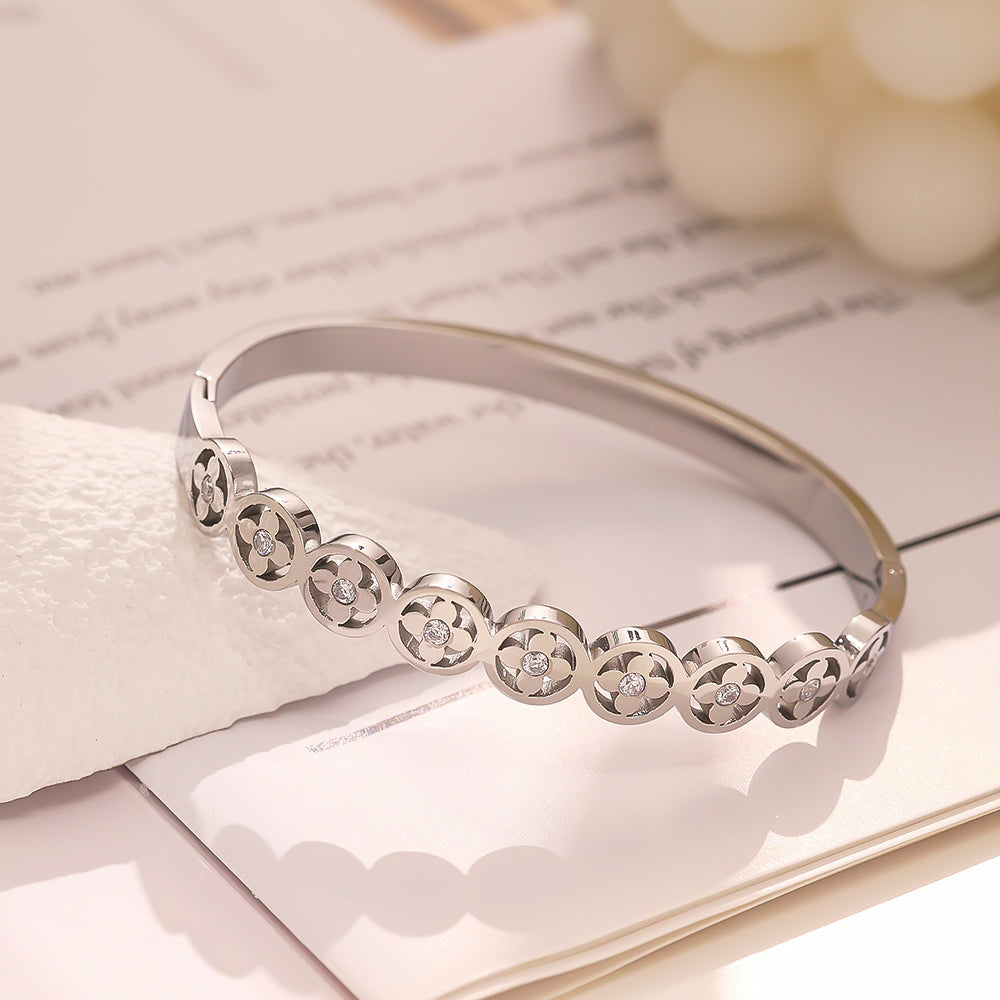 Armband aus Edelstahl mit 18 Karat Goldplattierung und vierblättrigem Kleeblatt