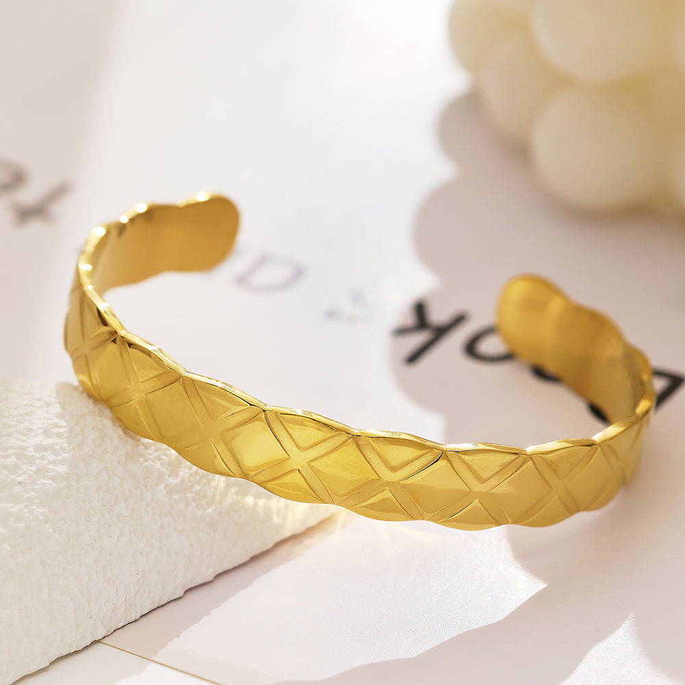 Bracelet semi-fermé en acier inoxydable plaqué or 18 carats