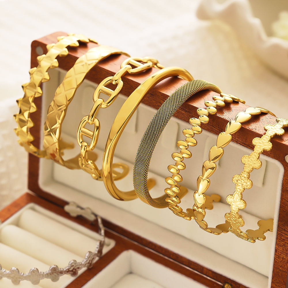 Bracelet semi-fermé en acier inoxydable plaqué or 18 carats
