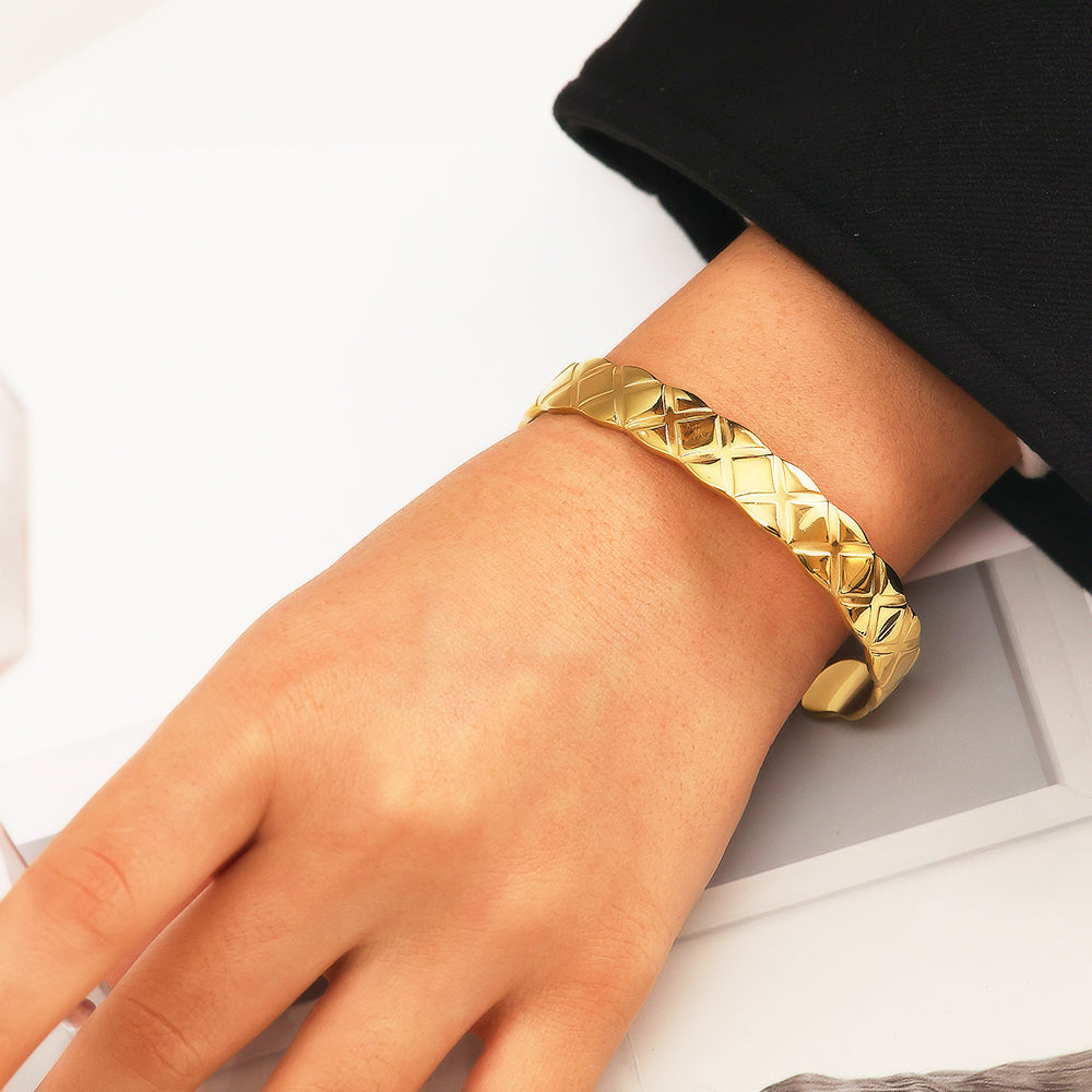 Bracelet semi-fermé en acier inoxydable plaqué or 18 carats