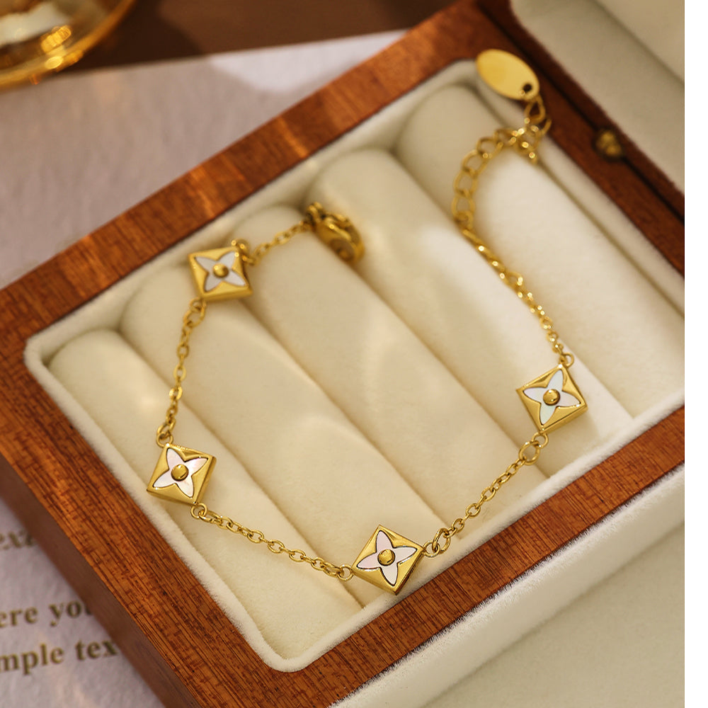 Armband aus Edelstahl mit 18 Karat Goldbeschichtung im Stil eines vierblättrigen Kleeblatts