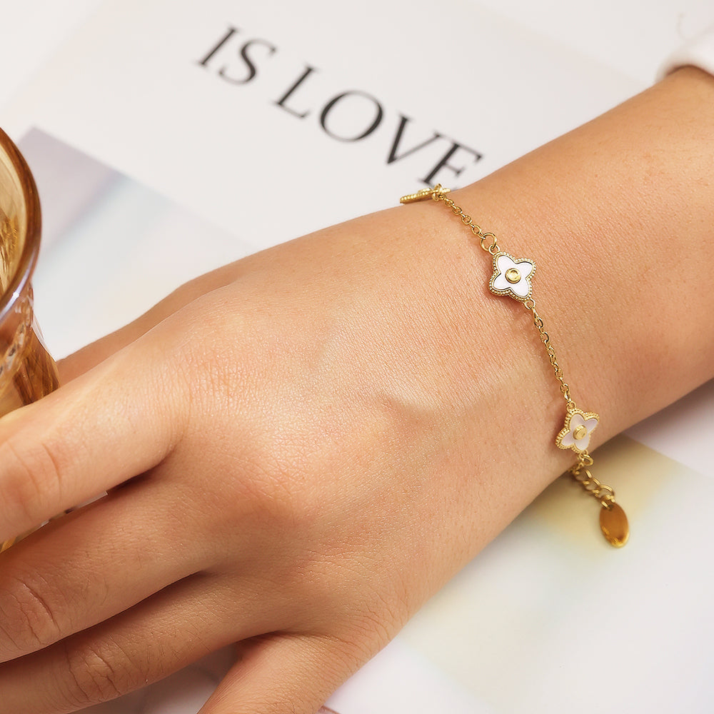 Armband aus Edelstahl mit 18 Karat Goldbeschichtung im Stil eines vierblättrigen Kleeblatts