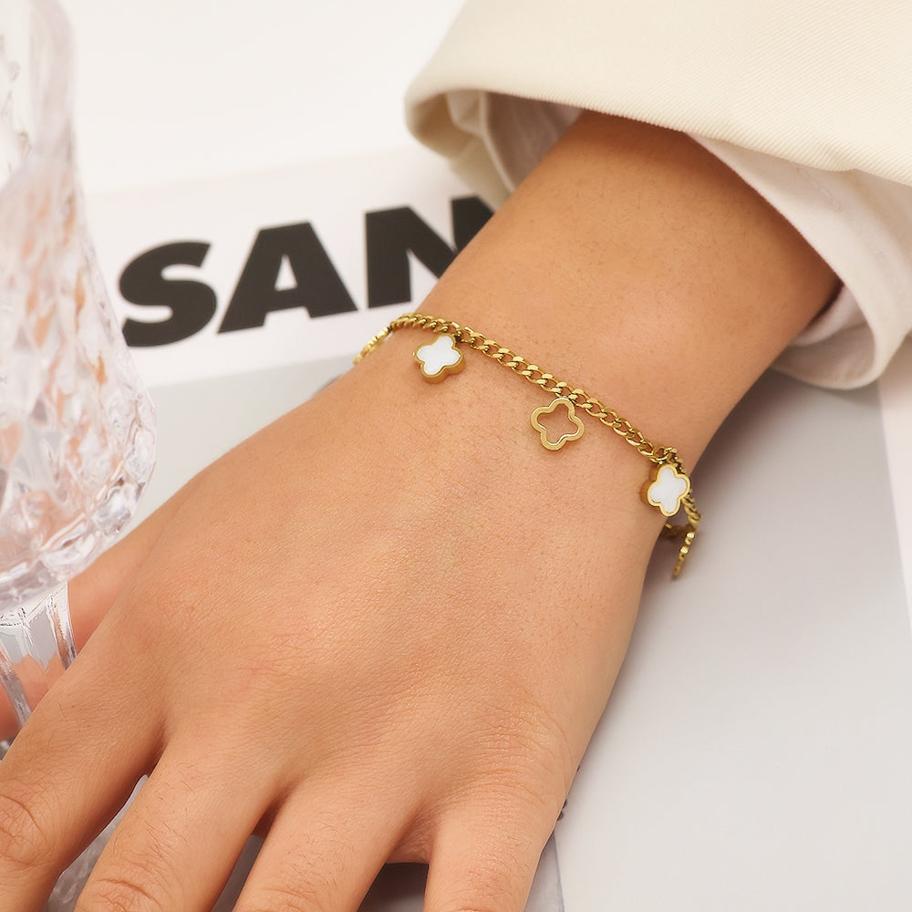 Armband aus Edelstahl mit 18 Karat Goldplattierung und vierblättrigem Kleeblatt