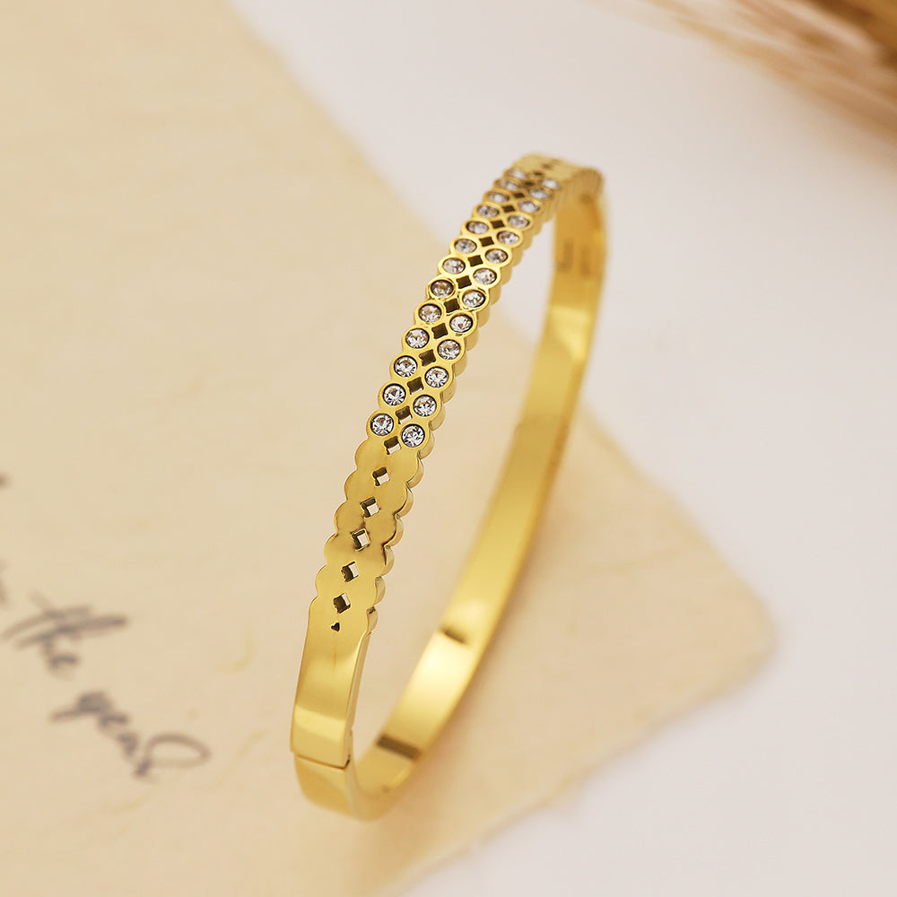 Bracelet en acier inoxydable plaqué or 18 carats avec diamants semi-tranchants de haute qualité