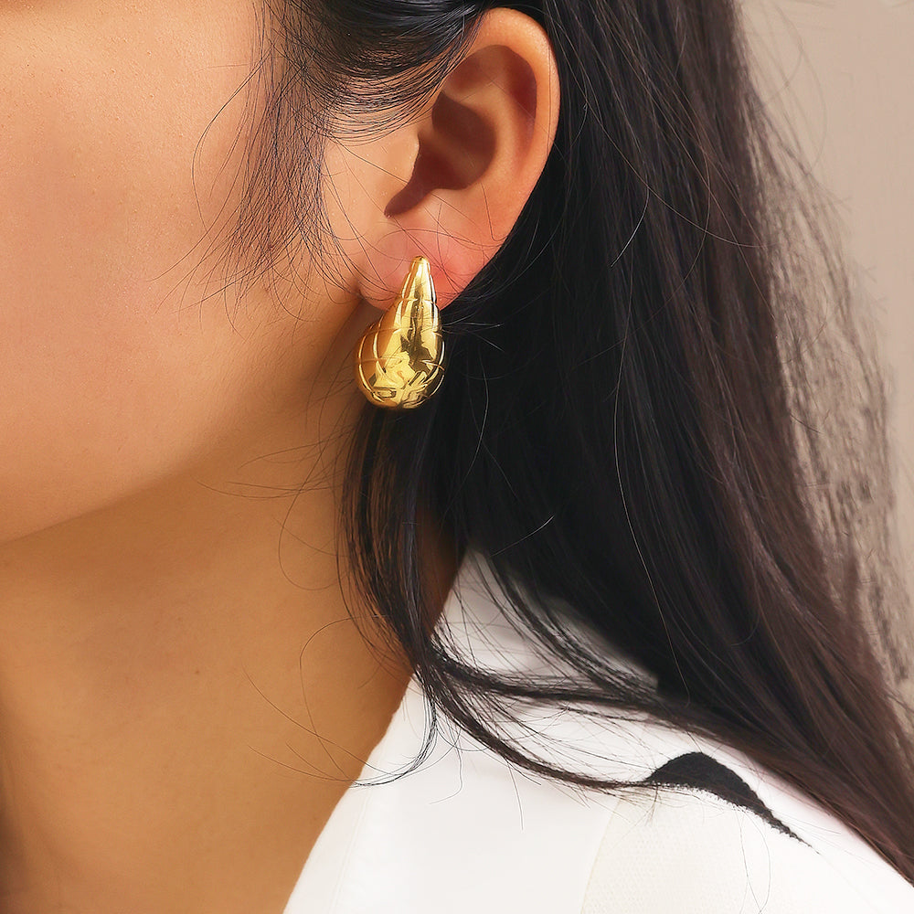 Boucles d'oreilles pendantes à rayures en plaqué or 18 carats et acier inoxydable