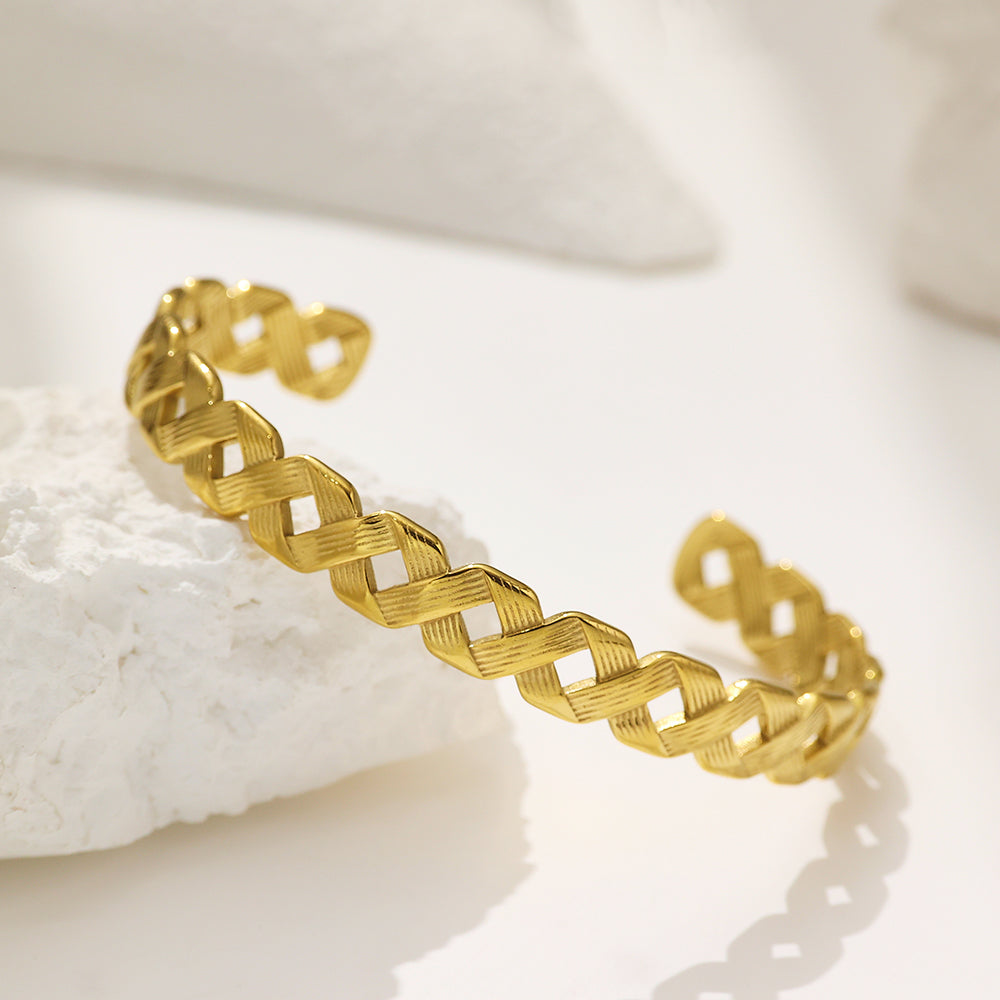 Bracelet en or semi-fermé entrelacé en acier inoxydable plaqué or 18 carats