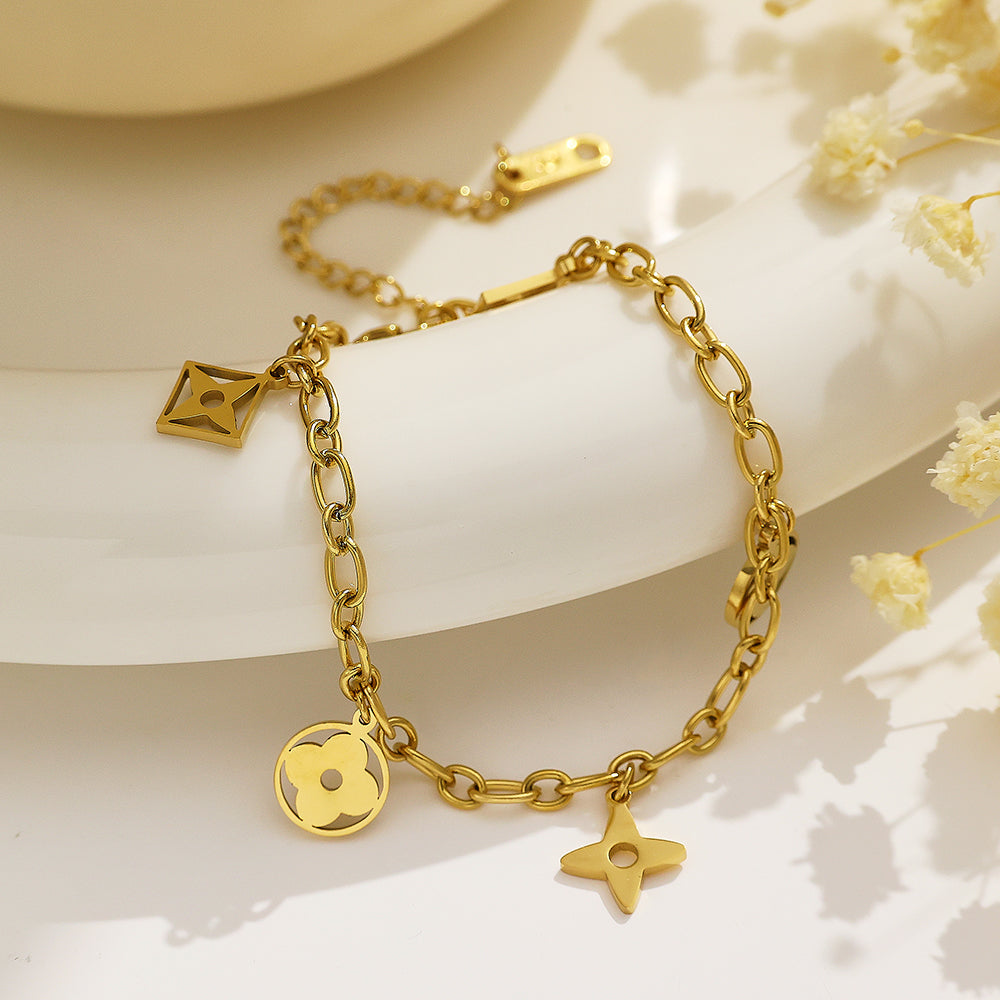 316 Stainless Steel 18K Gold Plated Flower Necklace | Delicate Floral Pendant Jewelry for Women