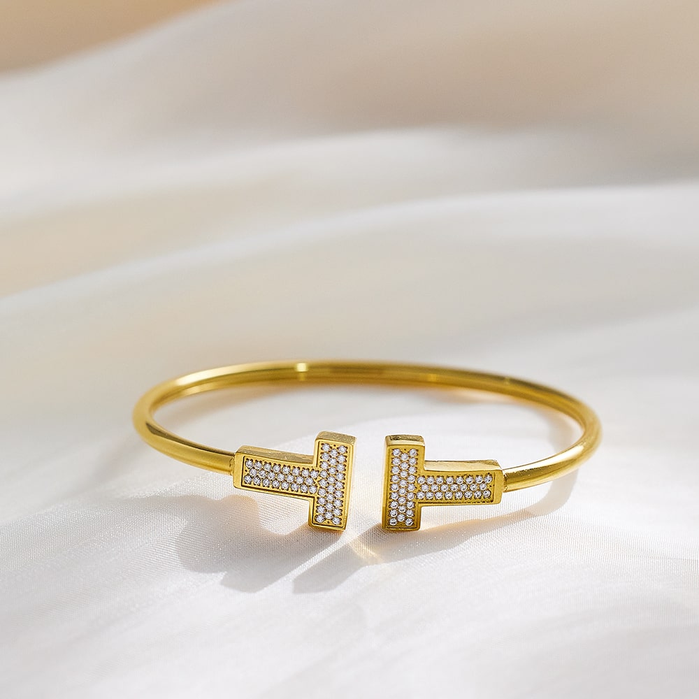 Bracelet ouvert en acier inoxydable plaqué or 18 carats et zircon